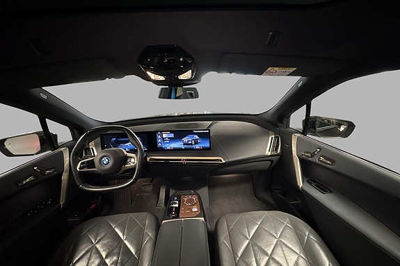 BMW iX 11 of 15