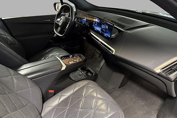 BMW iX 12 of 15