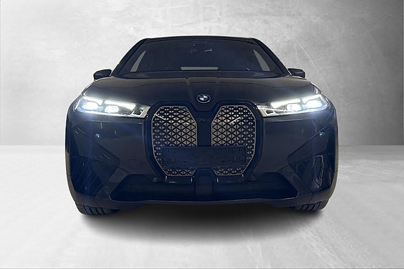 BMW iX 8 of 28