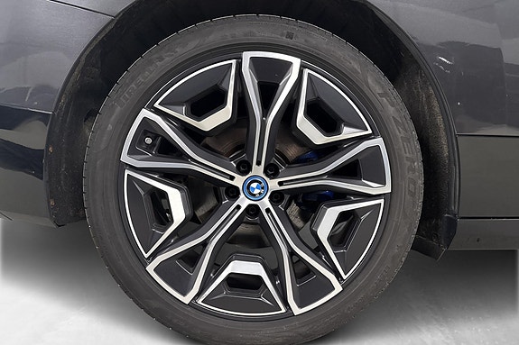 BMW iX 21 of 28