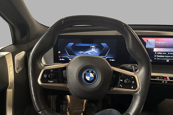 BMW iX 12 of 28
