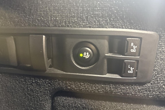 BMW iX 28 of 28