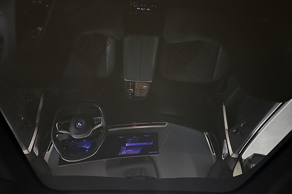 BMW iX 27 of 28