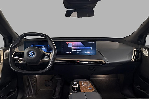 BMW iX 10 of 28
