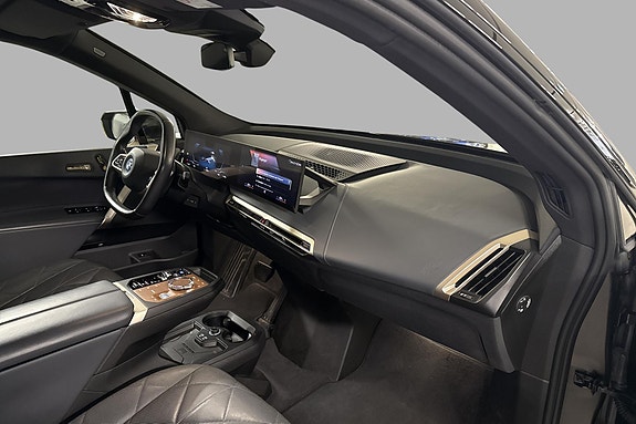 BMW iX 16 of 28