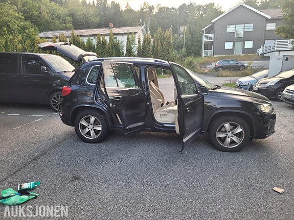 Volkswagen Tiguan 3 of 15