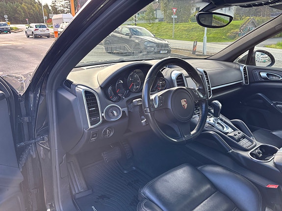 Porsche Cayenne 7 of 17