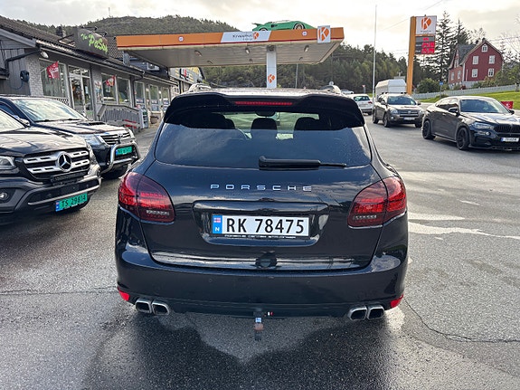 Porsche Cayenne 5 of 17