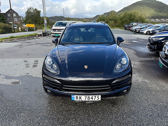 Porsche Cayenne 3 of 17