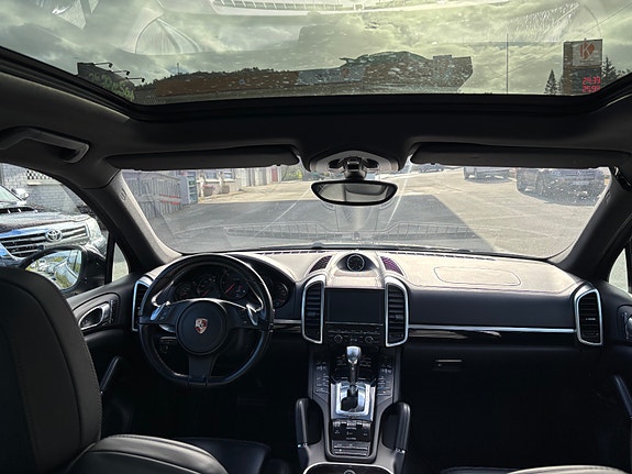 Porsche Cayenne 14 of 17