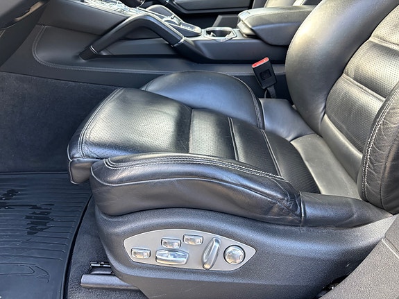 Porsche Cayenne 8 of 17