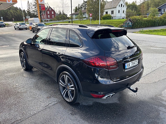 Porsche Cayenne 6 of 17