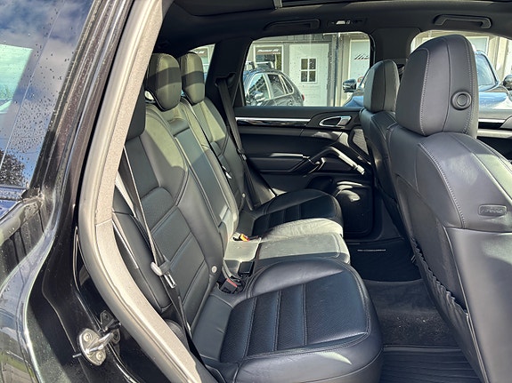 Porsche Cayenne 16 of 17