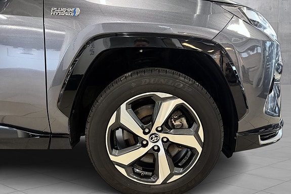 Toyota RAV4 Plug-in Hybrid 27 of 29