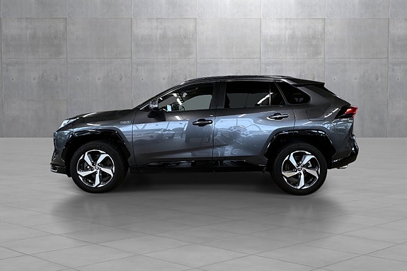 Toyota RAV4 Plug-in Hybrid 2 of 29