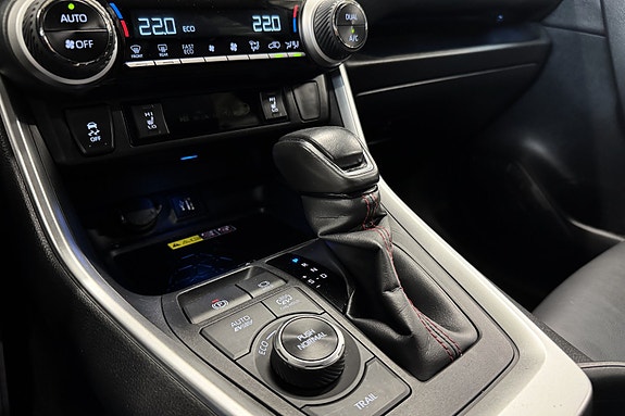 Toyota RAV4 Plug-in Hybrid 20 of 29