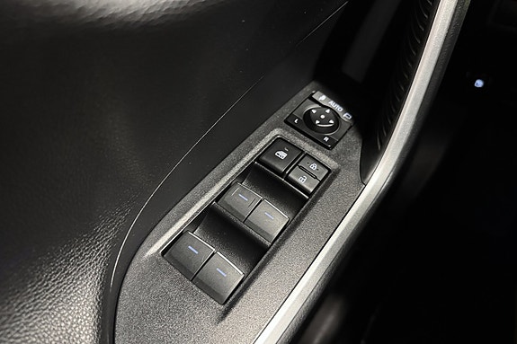 Toyota RAV4 Plug-in Hybrid 10 of 29