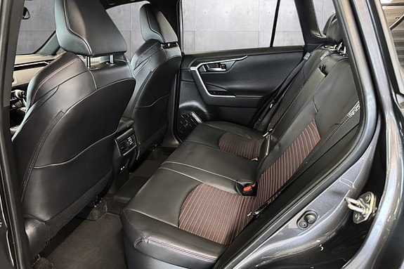 Toyota RAV4 Plug-in Hybrid 21 of 29