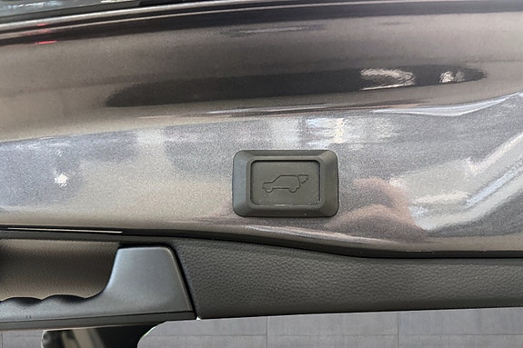 Toyota RAV4 Plug-in Hybrid 24 of 29