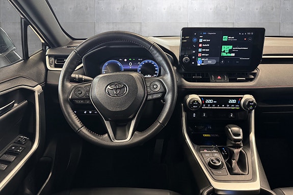 Toyota RAV4 Plug-in Hybrid 16 of 29