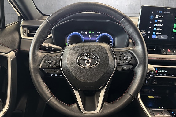 Toyota RAV4 Plug-in Hybrid 12 of 29