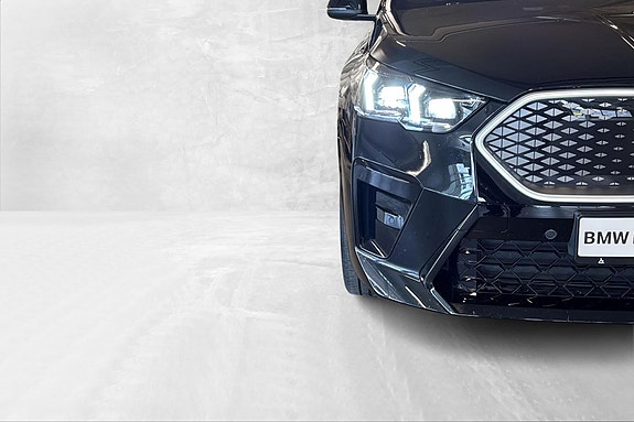 BMW iX2 5 of 30