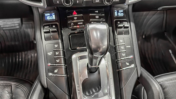 Porsche Cayenne 18 of 30
