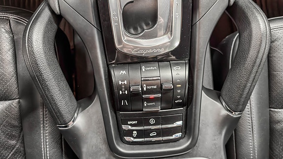 Porsche Cayenne 19 of 30