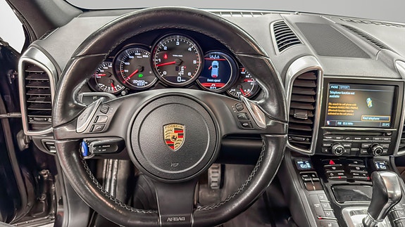 Porsche Cayenne 13 of 30