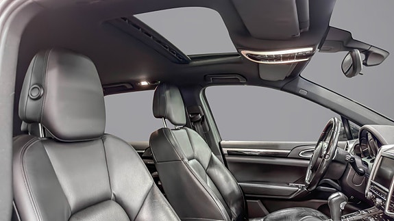 Porsche Cayenne 20 of 30