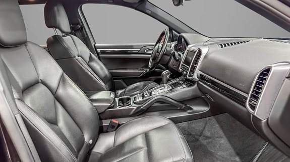Porsche Cayenne 21 of 30