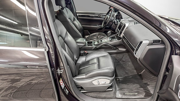 Porsche Cayenne 23 of 30