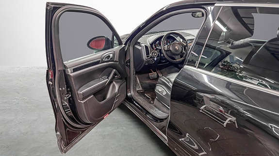 Porsche Cayenne 10 of 30