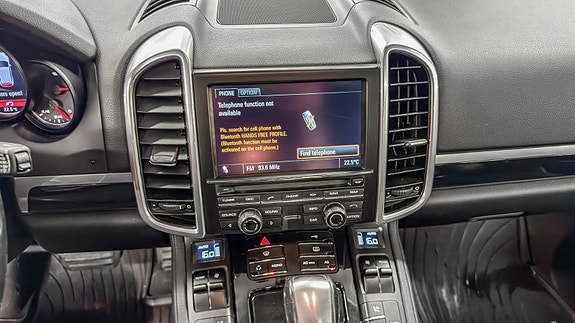Porsche Cayenne 17 of 30