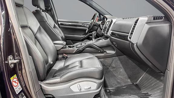 Porsche Cayenne 22 of 30