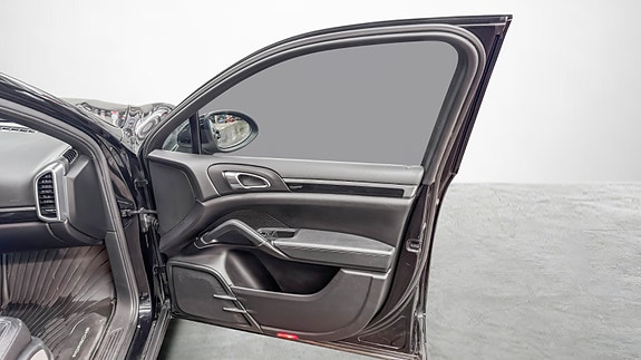 Porsche Cayenne 24 of 30