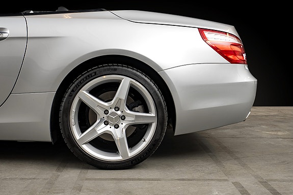 Mercedes-Benz SL350 7 of 26