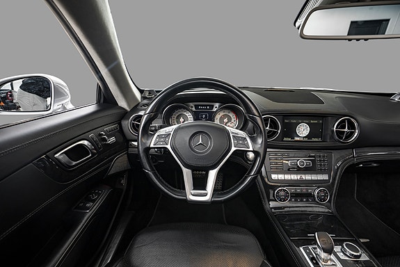 Mercedes-Benz SL350 16 of 26