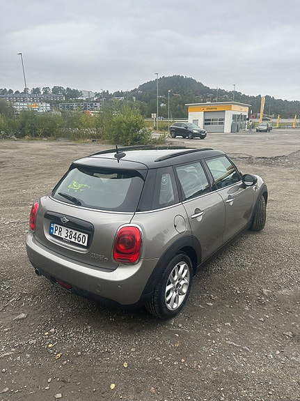 MINI Cooper 2 of 6