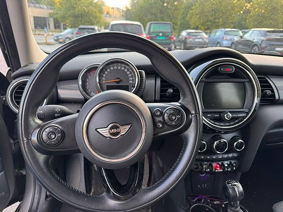 MINI Cooper 5 of 6