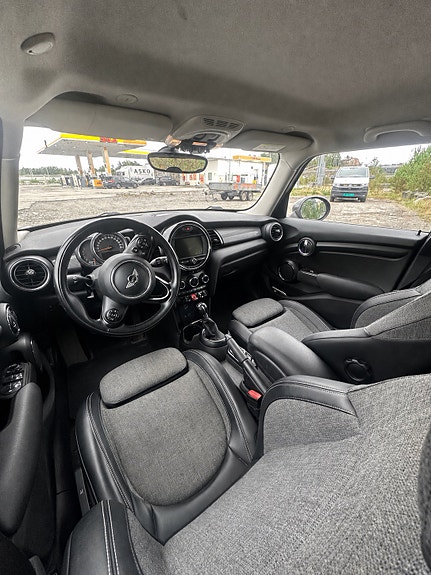 MINI Cooper 6 of 6