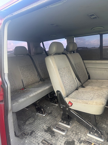 Volkswagen Caravelle 12 of 17