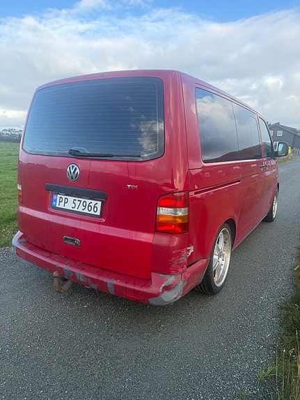 Volkswagen Caravelle 8 of 17