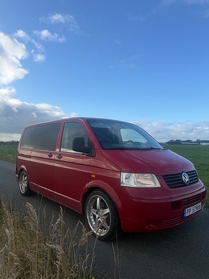 Volkswagen Caravelle 10 of 17