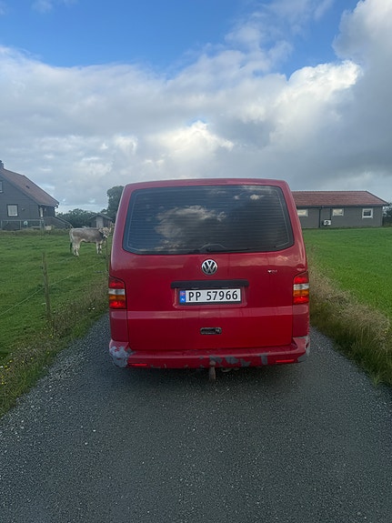Volkswagen Caravelle 6 of 17