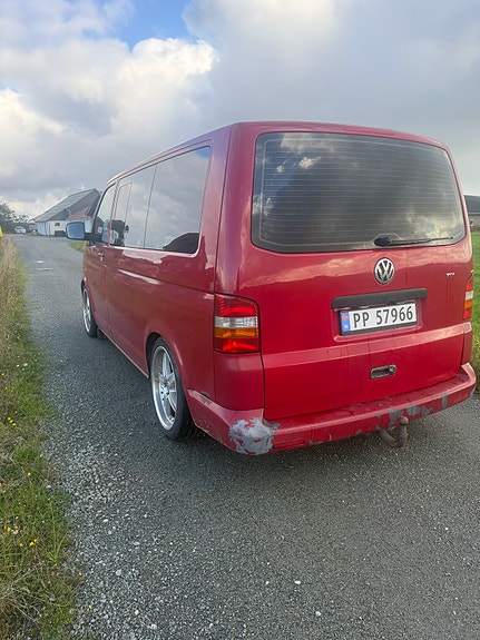 Volkswagen Caravelle 7 of 17