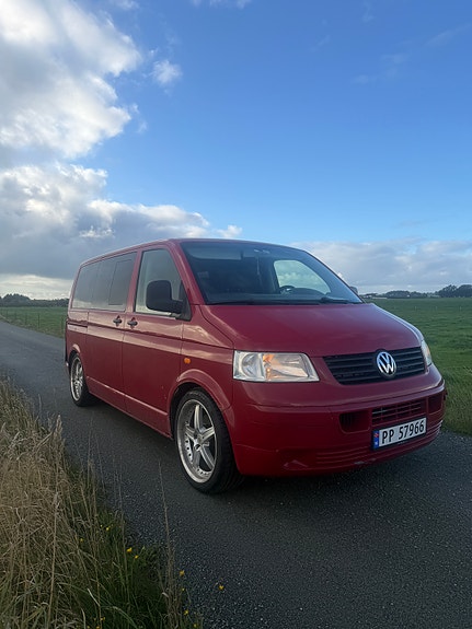 Volkswagen Caravelle 2 of 17