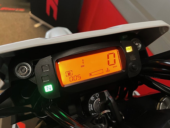 QJ Motor COV 125 Tilbud utstillingsmodell! 5 års garanti. 11 of 13