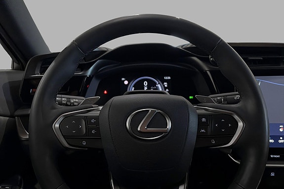 Lexus RZ450e 11 of 21