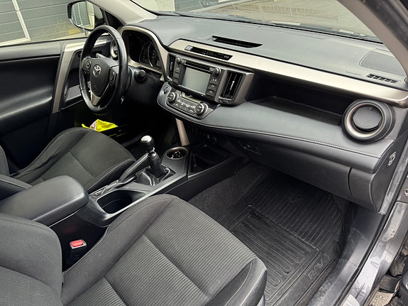 Toyota RAV4 18 of 30